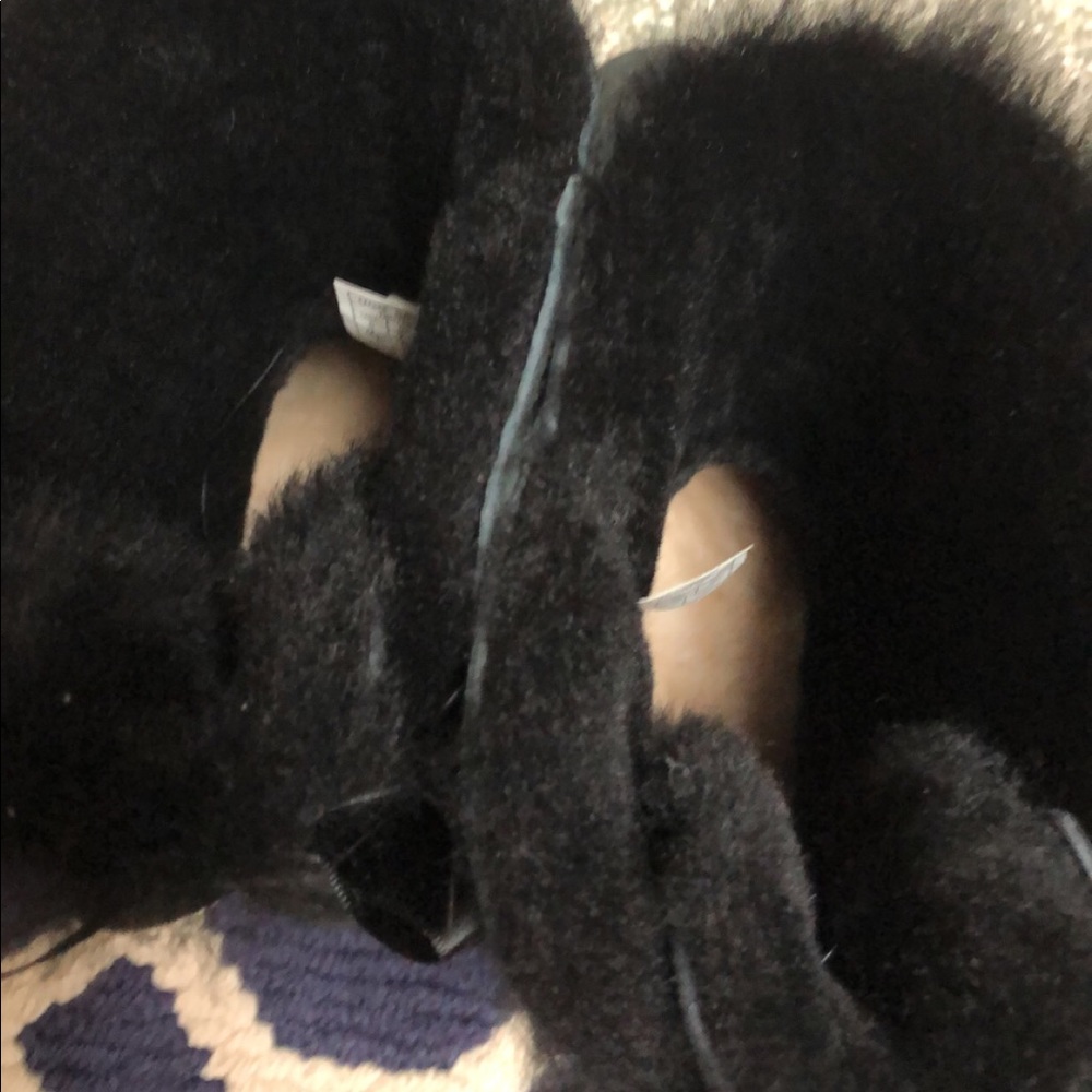 Black Ugg’s - Picture 3 of 4